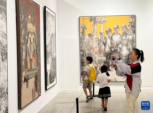 百余幅美術(shù)精品亮相武漢 科技助力描繪壯美長(zhǎng)江畫卷